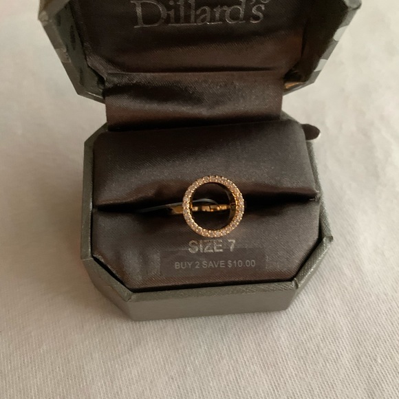 Beautiful circle ring - Picture 3 of 7